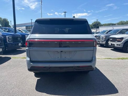 Used 2025 Lincoln Navigator Reserve w/ Jet Appearance Package AWD/4WD image 6