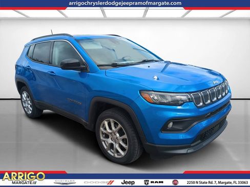 Used 2022 Jeep Compass Latitude w/ Sun and Sound Group AWD/4WD image 1