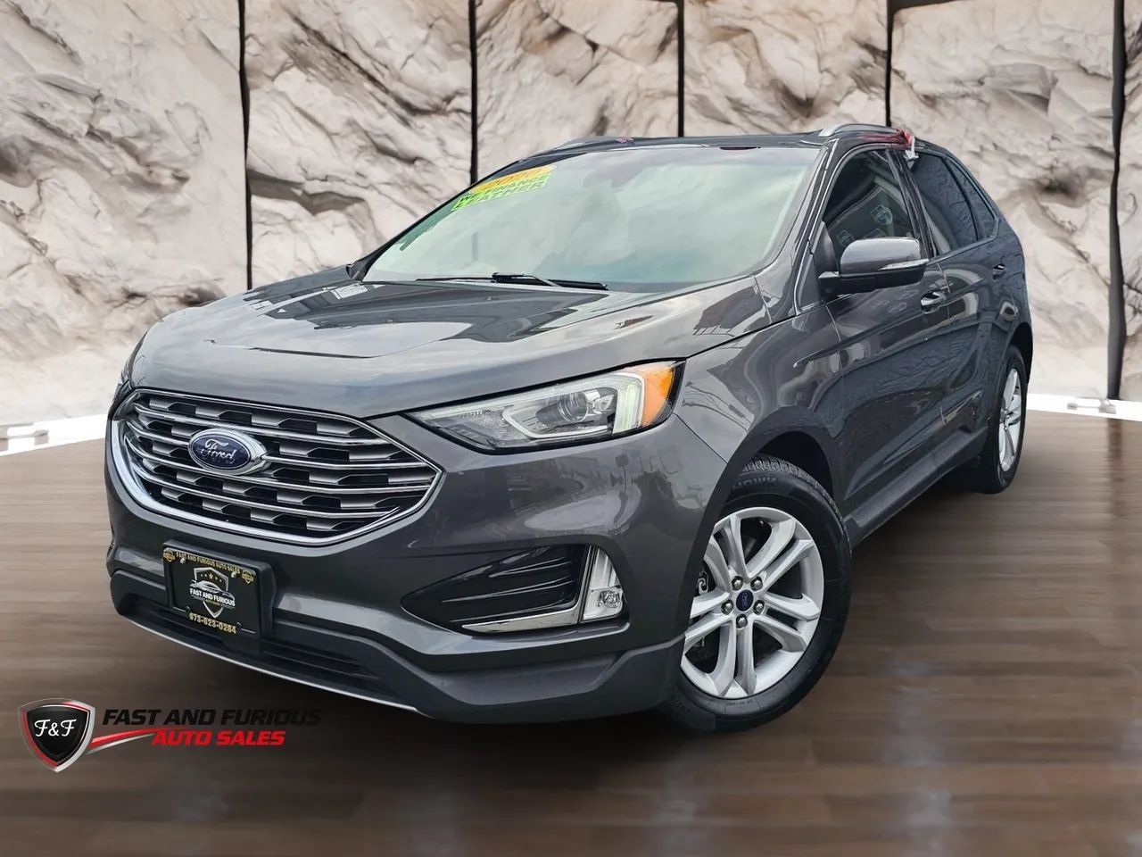 Used 2020 Ford Edge SEL w/ Cargo Accessory Package FWD image 2