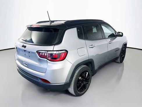Used 2022 Jeep Compass Altitude FWD image 8