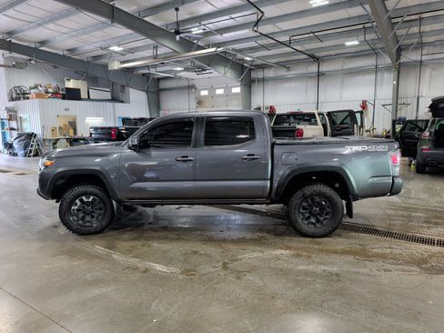 Used 2021 Toyota Tacoma TRD Off-Road w/ Technology Package AWD/4WD image 5