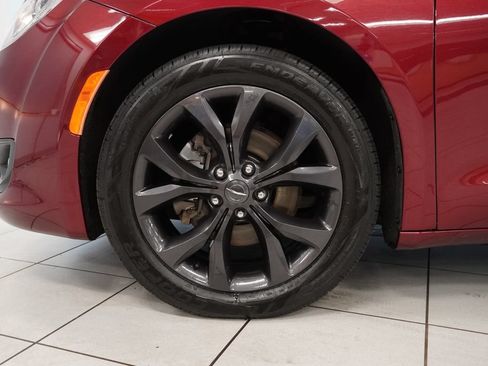 Used 2019 Chrysler Pacifica Touring Plus w/ S Appearance Package FWD image 16
