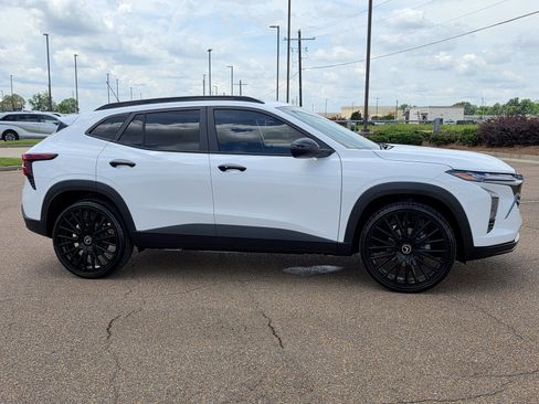 Used 2025 Chevrolet Trax RS w/ Sunroof Package FWD image 4