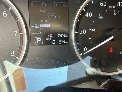 Used 2023 Nissan Versa S w/ Trunk Package FWD image 9