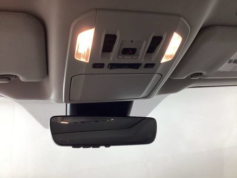 Used 2025 Toyota Highlander XLE AWD/4WD image 13