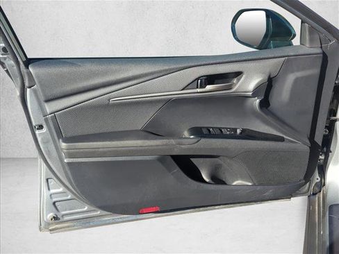 Used 2025 Toyota Camry SE image 8