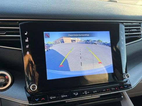 Certified 2025 Jeep Wagoneer 4WD image 22