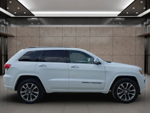Used 2018 Jeep Grand Cherokee Overland AWD/4WD image 9