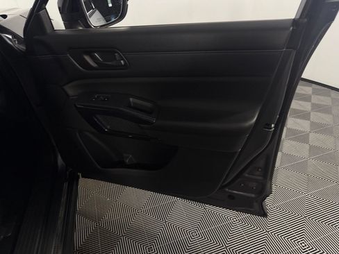 Used 2023 Nissan Pathfinder S FWD image 31