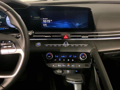 Used 2025 Hyundai Elantra SEL FWD image 7