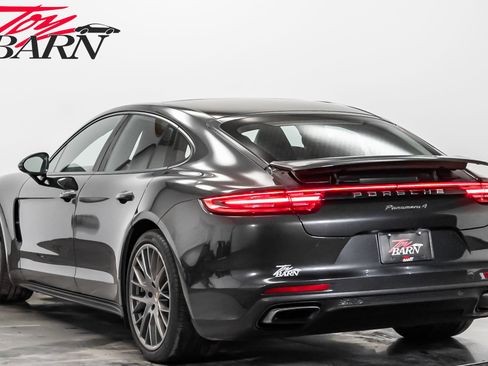 Used 2018 Porsche Panamera 4 image 3
