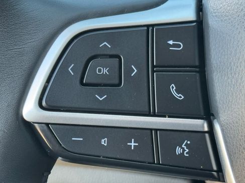 Used 2023 Toyota Highlander LE image 19