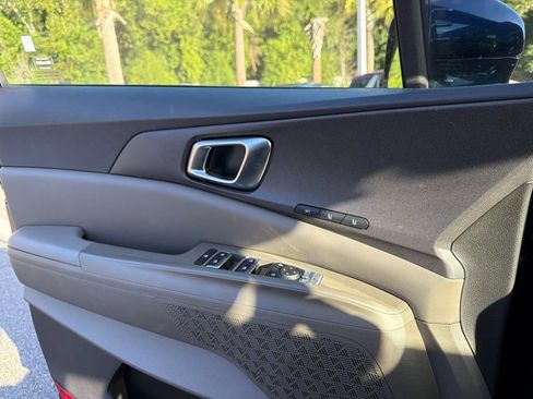 Certified 2025 Kia Carnival EX FWD image 18