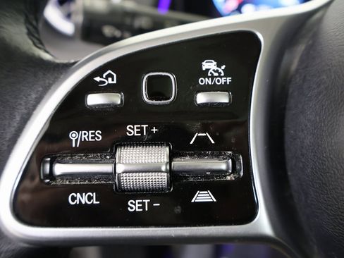 Used 2022 Mercedes-Benz EQB 300 4MATIC image 28