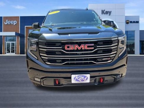 Used 2024 GMC Sierra 1500 AT4 w/ Technology Package AWD/4WD image 9
