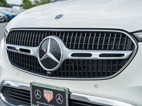 Used 2024 Mercedes-Benz GLC 300 4MATIC image 12