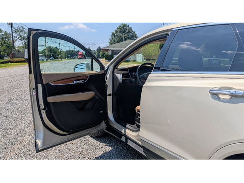 Used 2017 Cadillac XT5 Platinum image 9