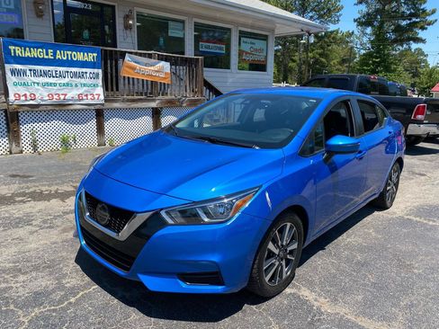 Used 2021 Nissan Versa SV FWD image 1