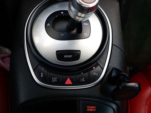 Used 2011 Audi R8 V10 image 40