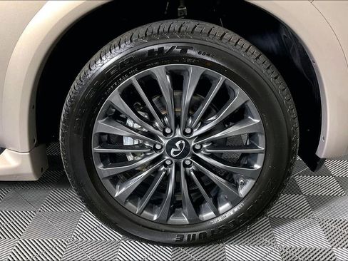 Used 2024 INFINITI QX80 Sensory AWD/4WD image 10