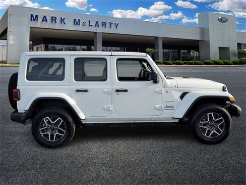 Used 2024 Jeep Wrangler Sahara image 2