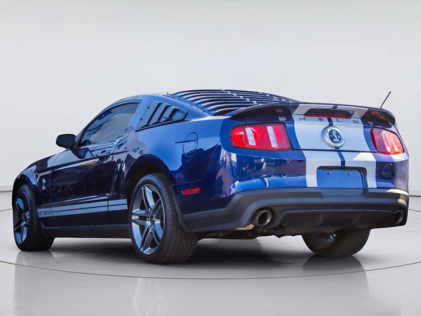 Used 2010 Ford Mustang Shelby GT500 RWD image 7