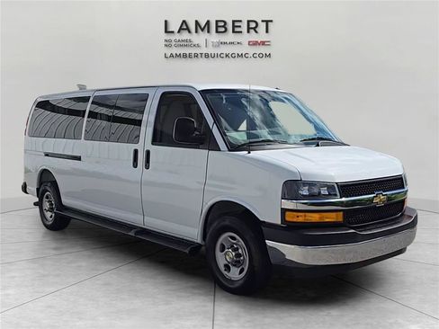 Used 2025 Chevrolet Express 3500 LT w/ LT Preferred Equipment Group RWD image 6