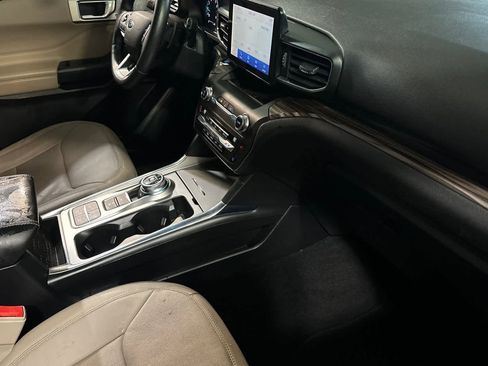 Used 2020 Ford Explorer Limited image 18