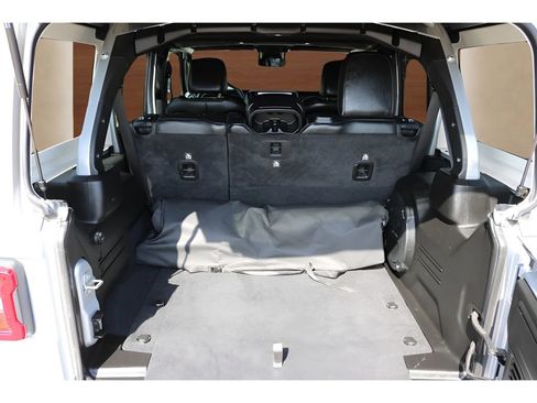 Used 2024 Jeep Wrangler Unlimited Sahara w/ Technology Group AWD/4WD image 17