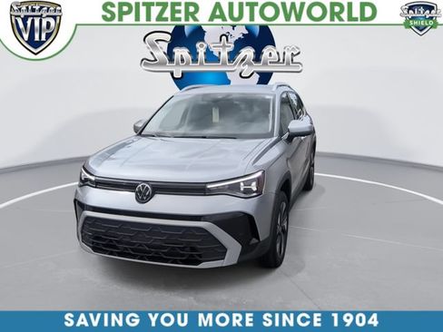 Used 2025 Volkswagen Taos SE AWD/4WD image 3