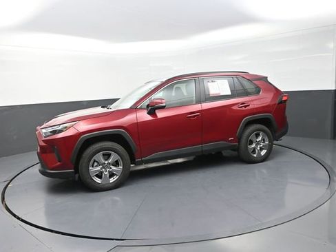 Used 2025 Toyota RAV4 XLE AWD/4WD image 38