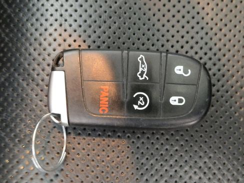 Used 2020 Chrysler 300 Limited RWD image 32