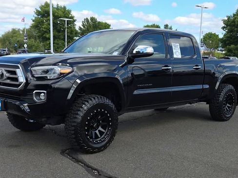 Used 2022 Toyota Tacoma Limited w/ Black Out Package (TMS) AWD/4WD image 4