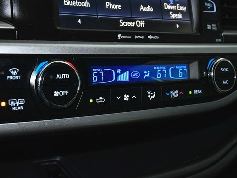 Used 2019 Toyota Highlander SE AWD/4WD image 26
