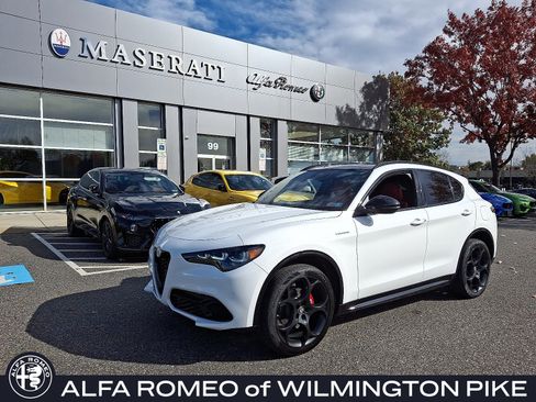 New 2025 Alfa Romeo Stelvio Sprint image 1