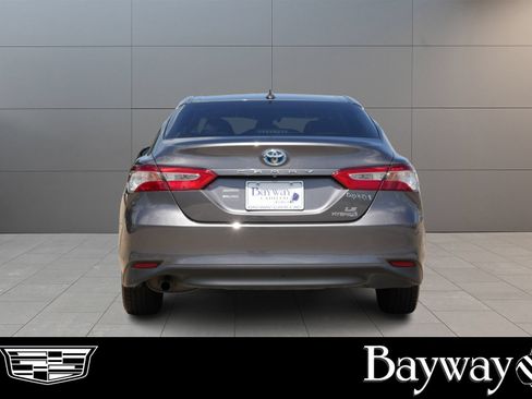 Used 2020 Toyota Camry LE FWD image 7