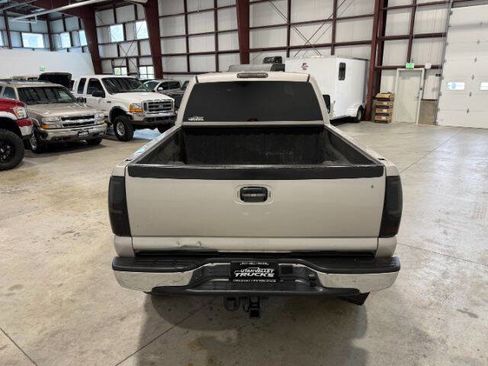 Used 2005 GMC Sierra 2500 SLE w/ Heavy-Duty Power Package AWD/4WD image 10