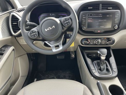 New 2025 Kia Soul LX w/ LX Technology Package FWD image 12