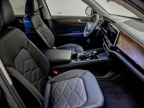 Used 2025 Volkswagen Atlas SE AWD/4WD image 30