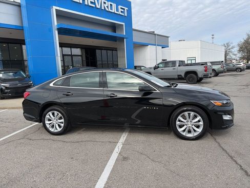 Used 2025 Chevrolet Malibu LT FWD image 2