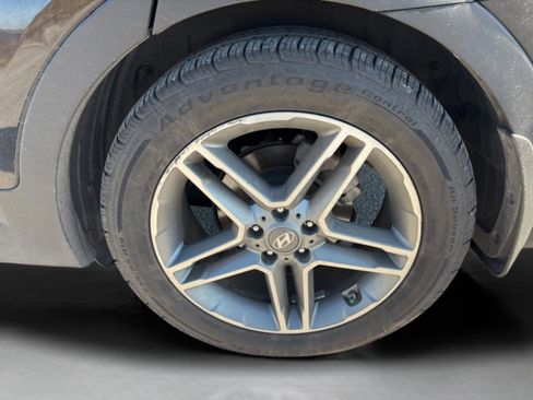 Used 2018 Hyundai Santa Fe SE image 48