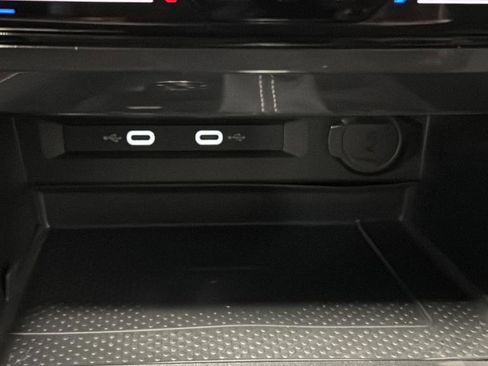 Used 2022 Volkswagen Tiguan SE R-Line image 39