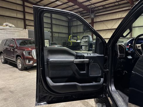 Used 2020 Ford F350 Platinum w/ Tremor Off-Road Package image 12