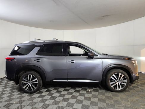 Used 2025 Nissan Pathfinder Platinum image 8
