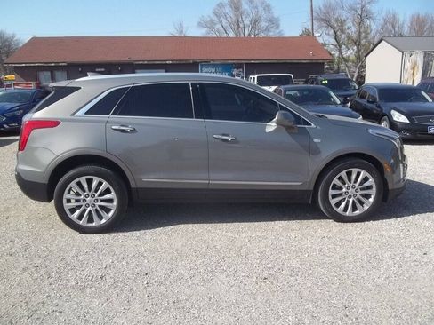 Used 2017 Cadillac XT5 Platinum AWD/4WD image 2