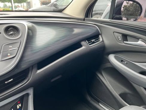 Used 2020 Buick Envision Essence FWD image 19