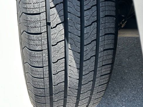 Used 2022 Jeep Grand Cherokee Limited image 48