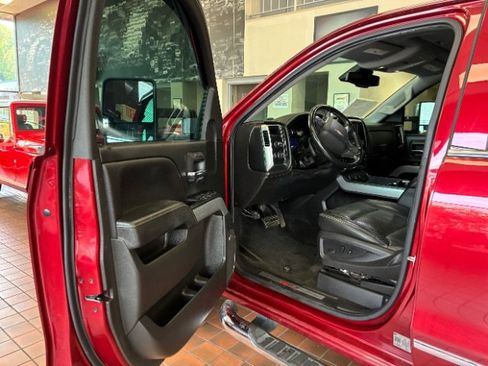 Used 2018 Chevrolet Silverado 1500 LTZ Z71 w/ LTZ Plus Package AWD/4WD image 15