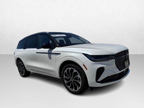 Certified 2024 Lincoln Nautilus Reserve AWD/4WD image 3
