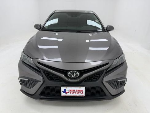 Used 2023 Toyota Camry SE FWD image 3
